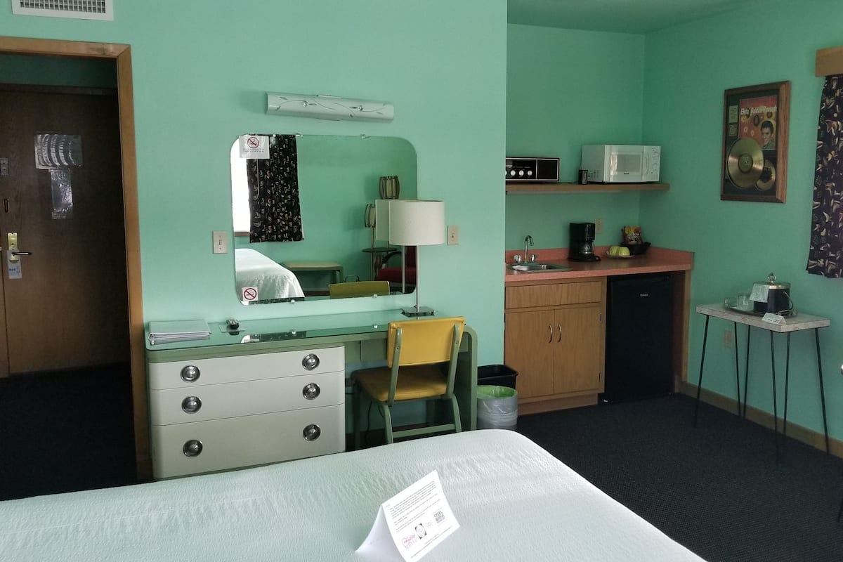 Deluxe Room, 1 King Bed (Second Floor) | Premium bedding, pillowtop beds, desk, laptop workspace