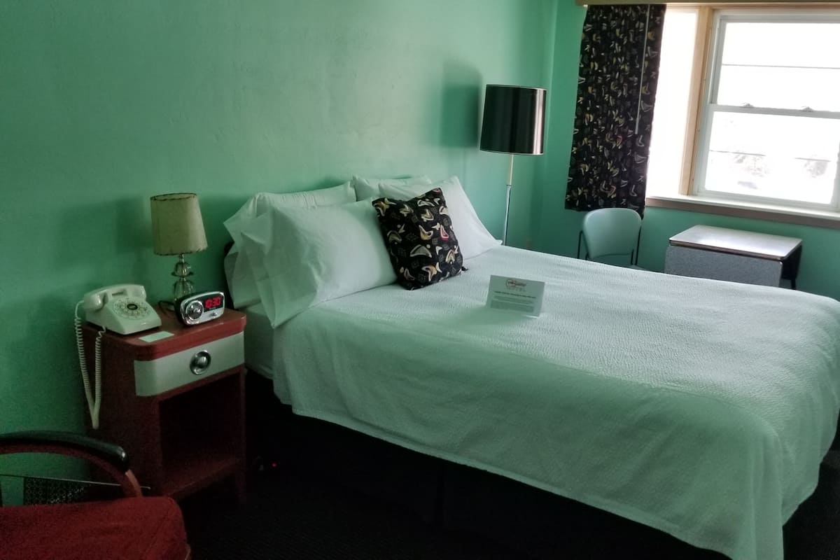 Deluxe Room, 1 Queen Bed (Second Floor) | Premium bedding, pillowtop beds, desk, laptop workspace