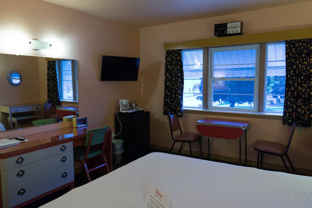 Room, 1 King Bed (Second Floor) | Premium bedding, pillowtop beds, desk, laptop workspace