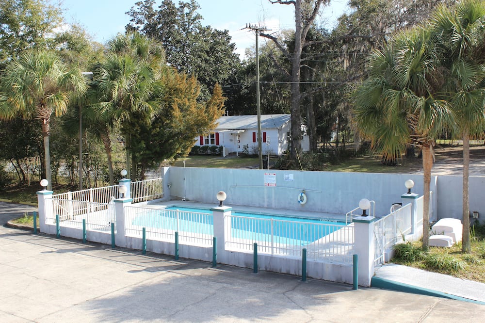 Travelers Inn