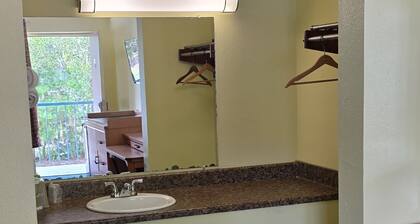 Travelers Inn