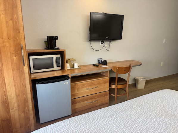 Premium bedding, individually decorated, individually furnished, desk