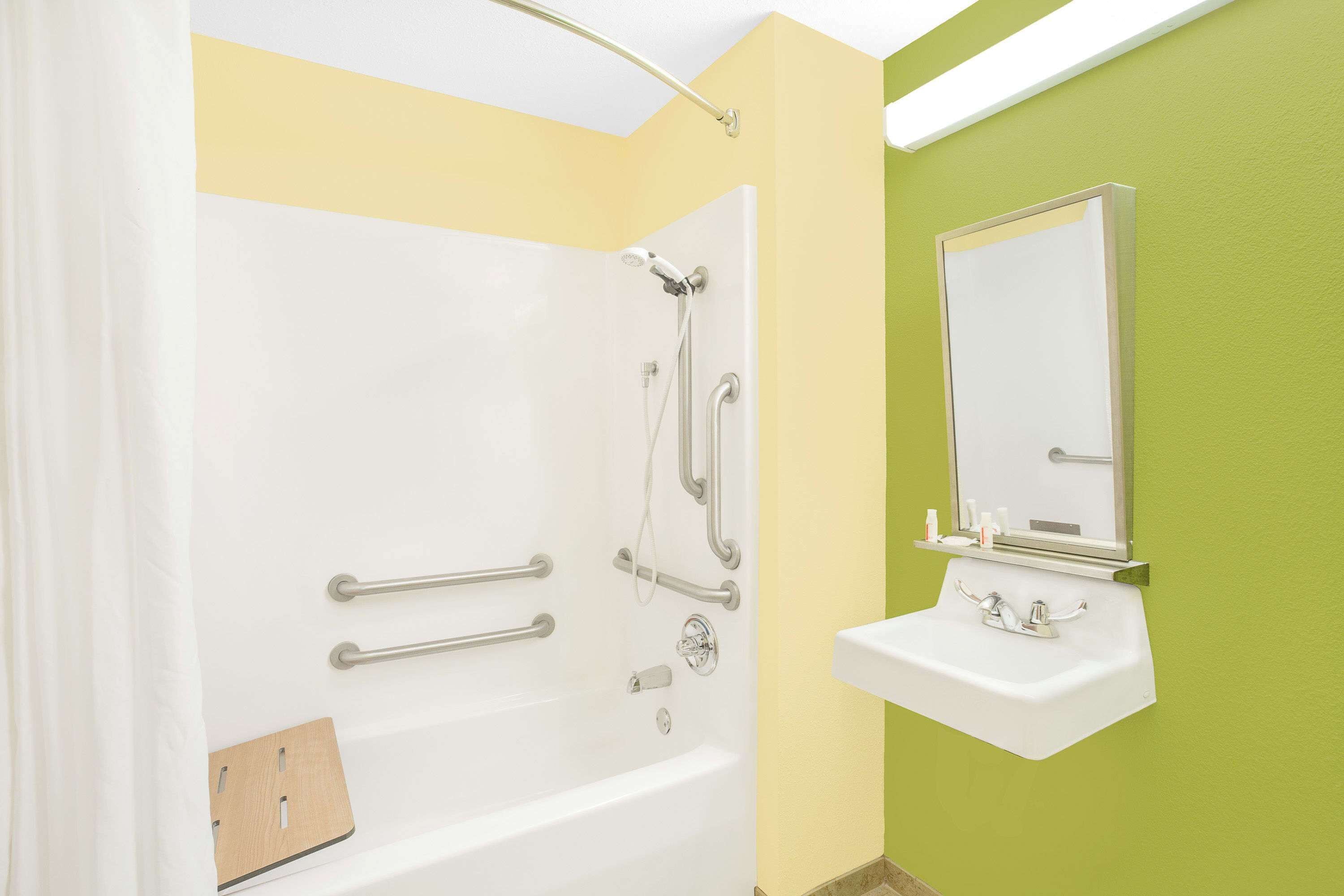 combined shower/bathtub, free toiletries, hair dryer, towels