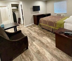 Tabla de planchar con plancha, wifi gratis y ropa de cama 