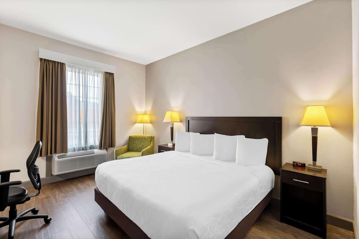 Ropa de cama de alta calidad y escritorio