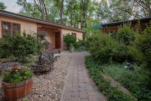 Property grounds - Dreamcatcher Bed and Breakfast (Taos)