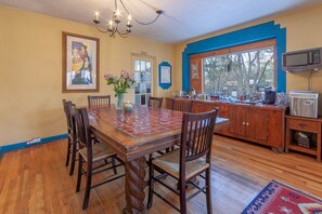 Pueblo | Executive lounge - Dreamcatcher Bed and Breakfast (Taos)