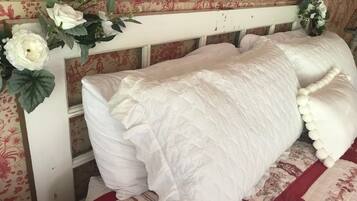 Premium Suite, 1 King Bed, Refrigerator & Microwave, Garden View | Premium bedding, pillow-top beds, individually decorated