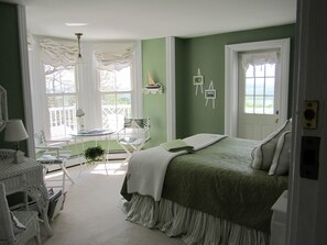 Room, Private Bathroom (Lake Room)