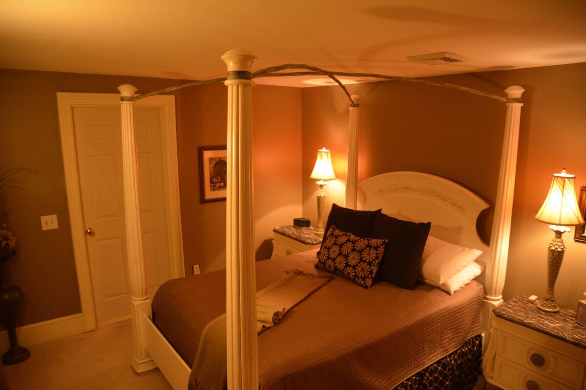 Room, Private Bathroom (Champagne Suite) | Iron/ironing board, free WiFi, bed sheets