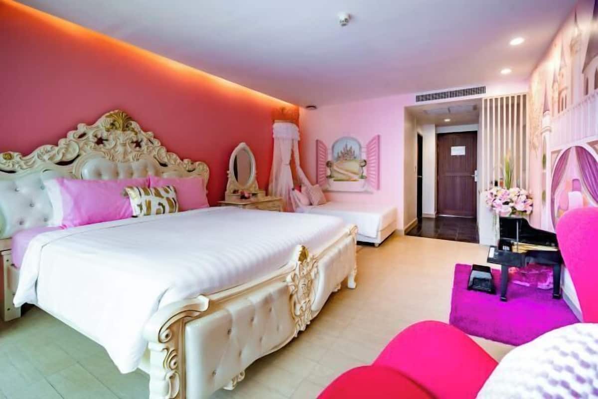 2 bedrooms, in-room safe, rollaway beds, free WiFi