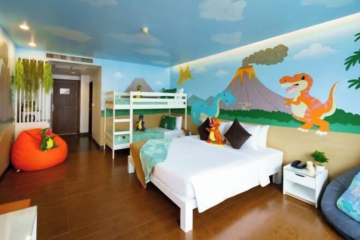 2 bedrooms, in-room safe, rollaway beds, free WiFi