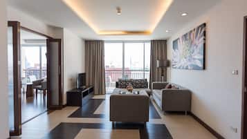 Junior Suite | Living area | Flat-screen TV