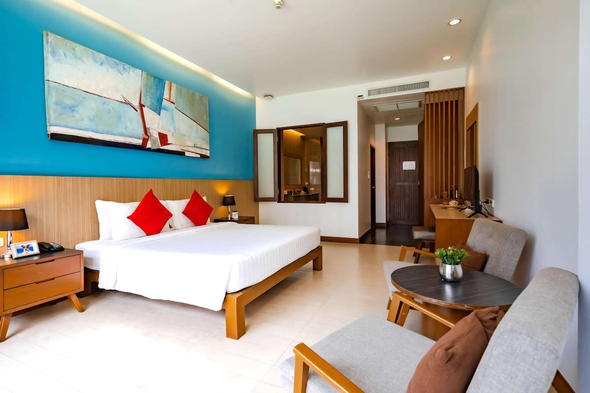 2 bedrooms, in-room safe, rollaway beds, free WiFi