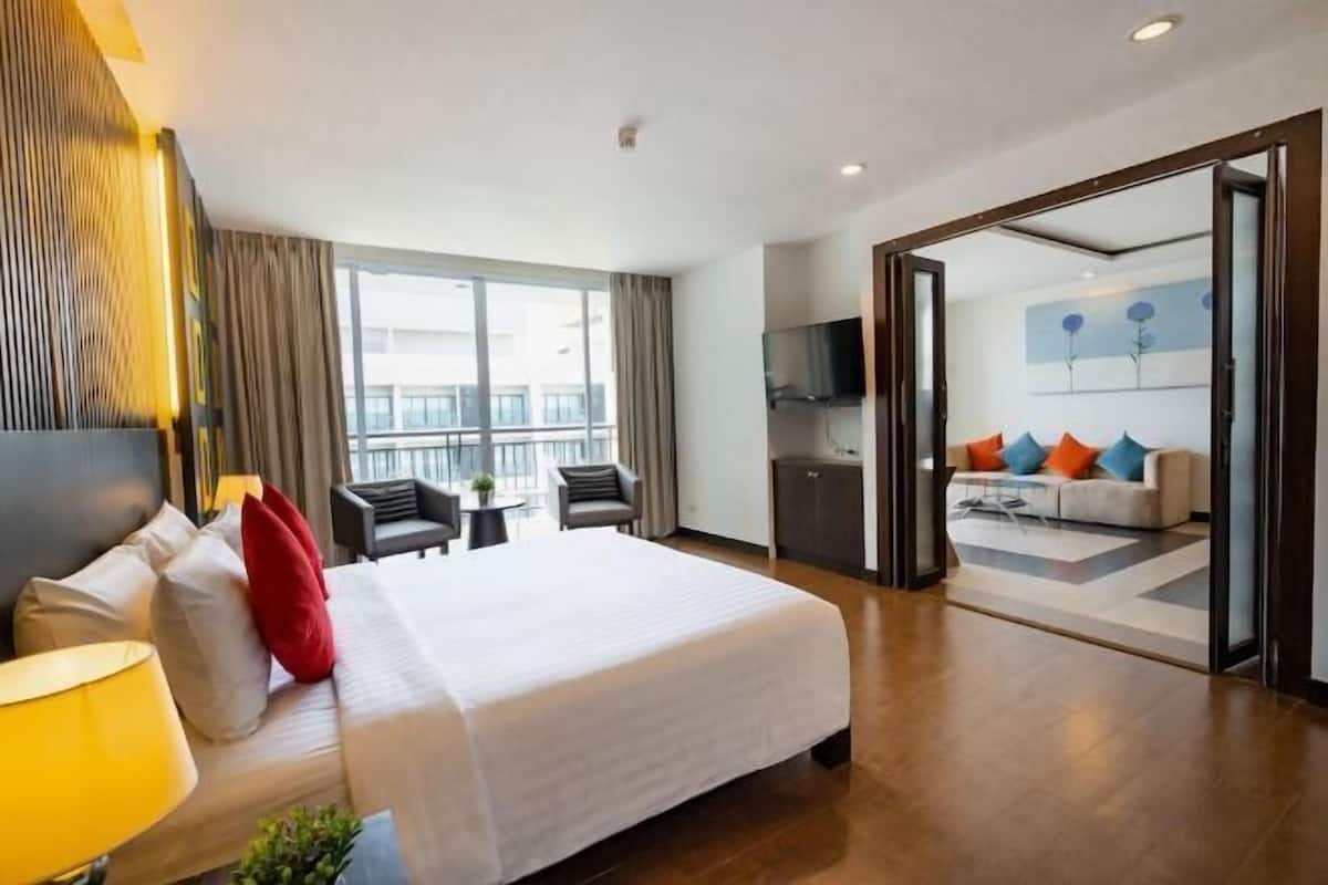 2 bedrooms, in-room safe, rollaway beds, free WiFi