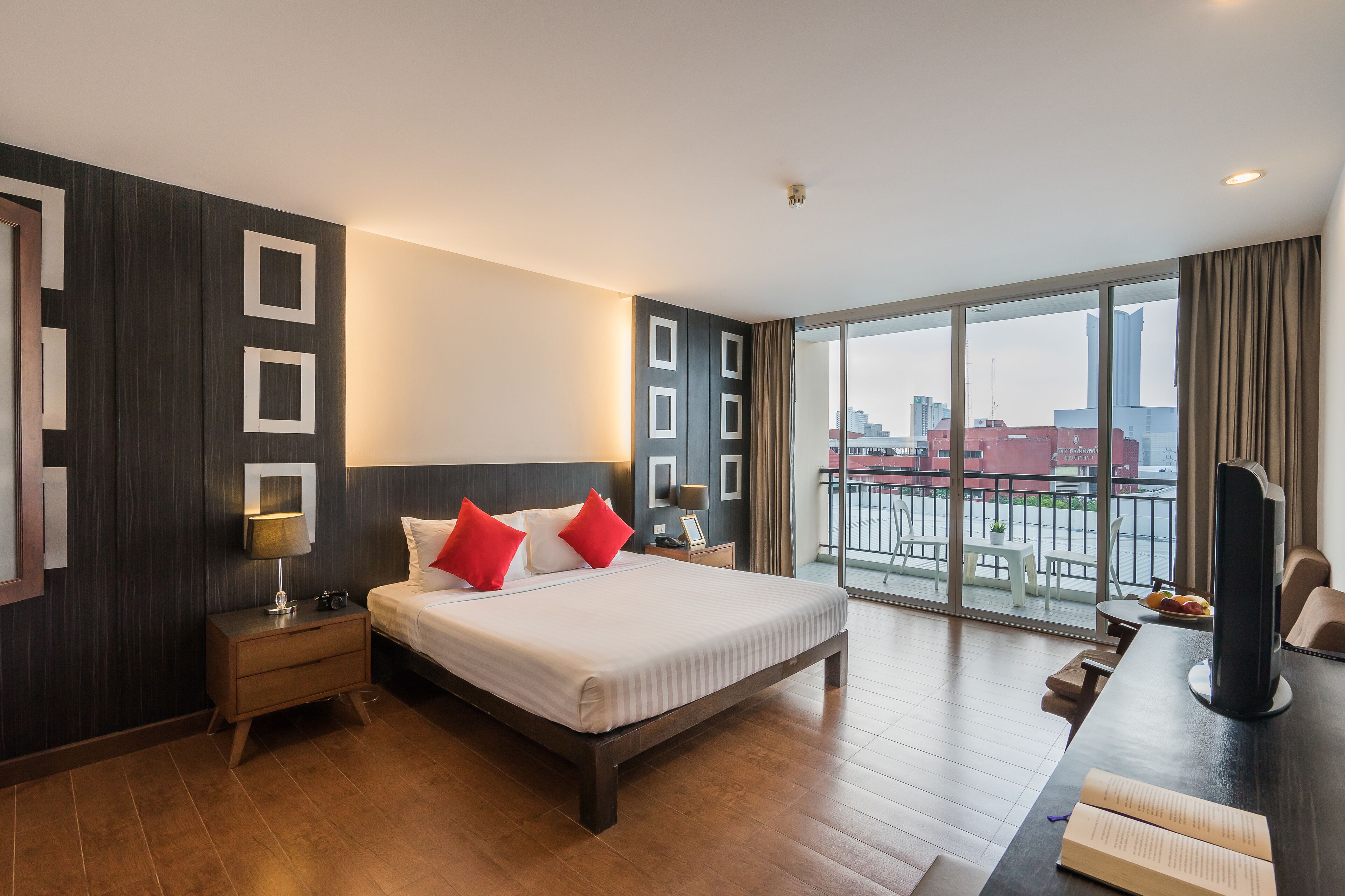 family room | 2 bedrooms, in-room safe, rollaway beds, free wifi