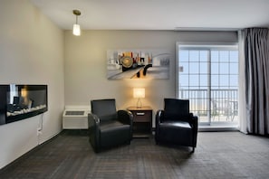 HOTEL | Suite 1 King bed River view | Living area