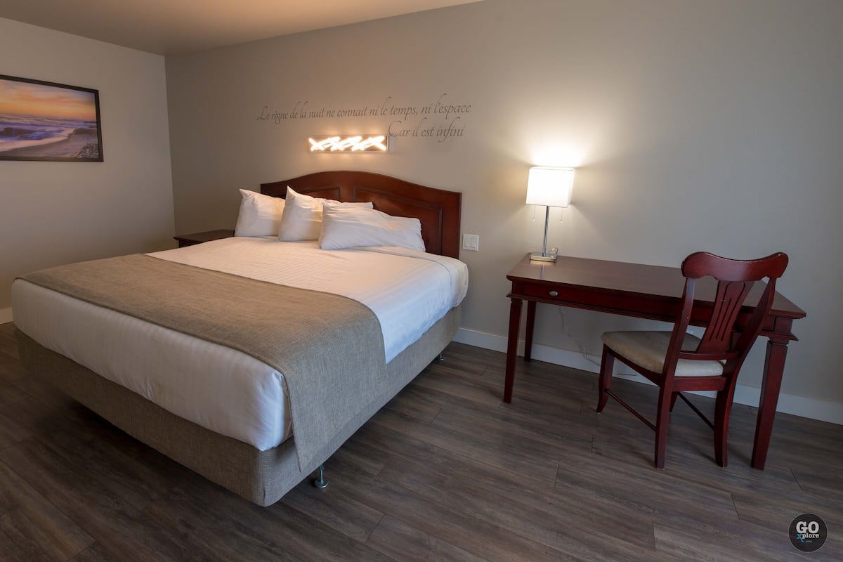 1 Schlafzimmer, Zimmersafe, individuell dekoriert