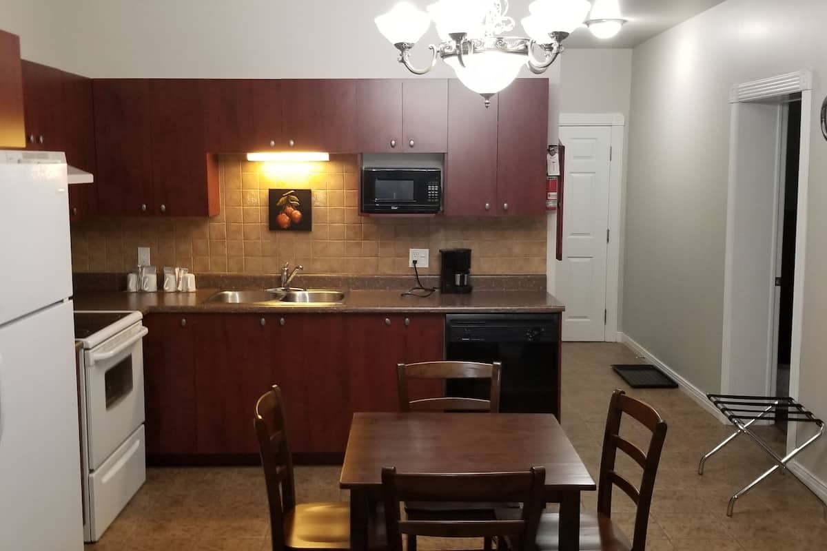 fridge, microwave, coffee/tea maker