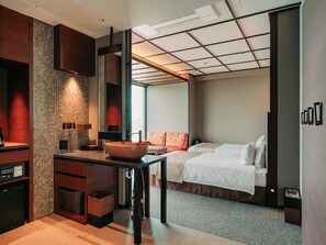 Habitación Deluxe con 2 camas individuales, vista al mar | Edredón, caja de seguridad en la habitación y escritorio 