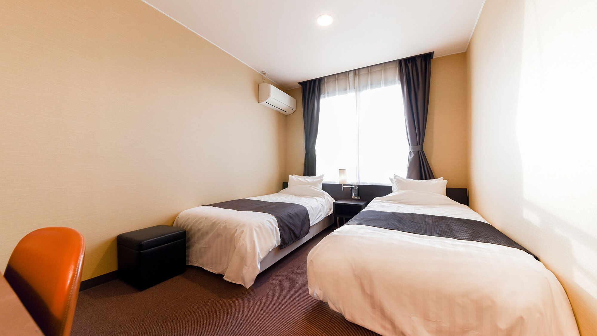 Couette en duvet d'oie, coffres-forts dans les chambres, bureau