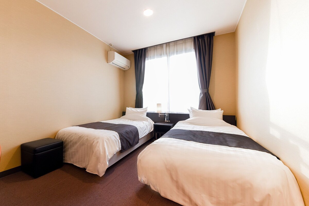 Couette en duvet d'oie, coffres-forts dans les chambres, bureau