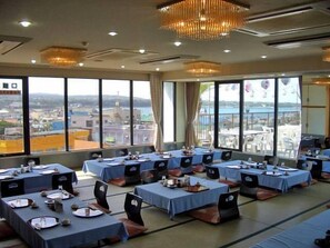 Breakfast, dinner served; Japanese cuisine, sea views 