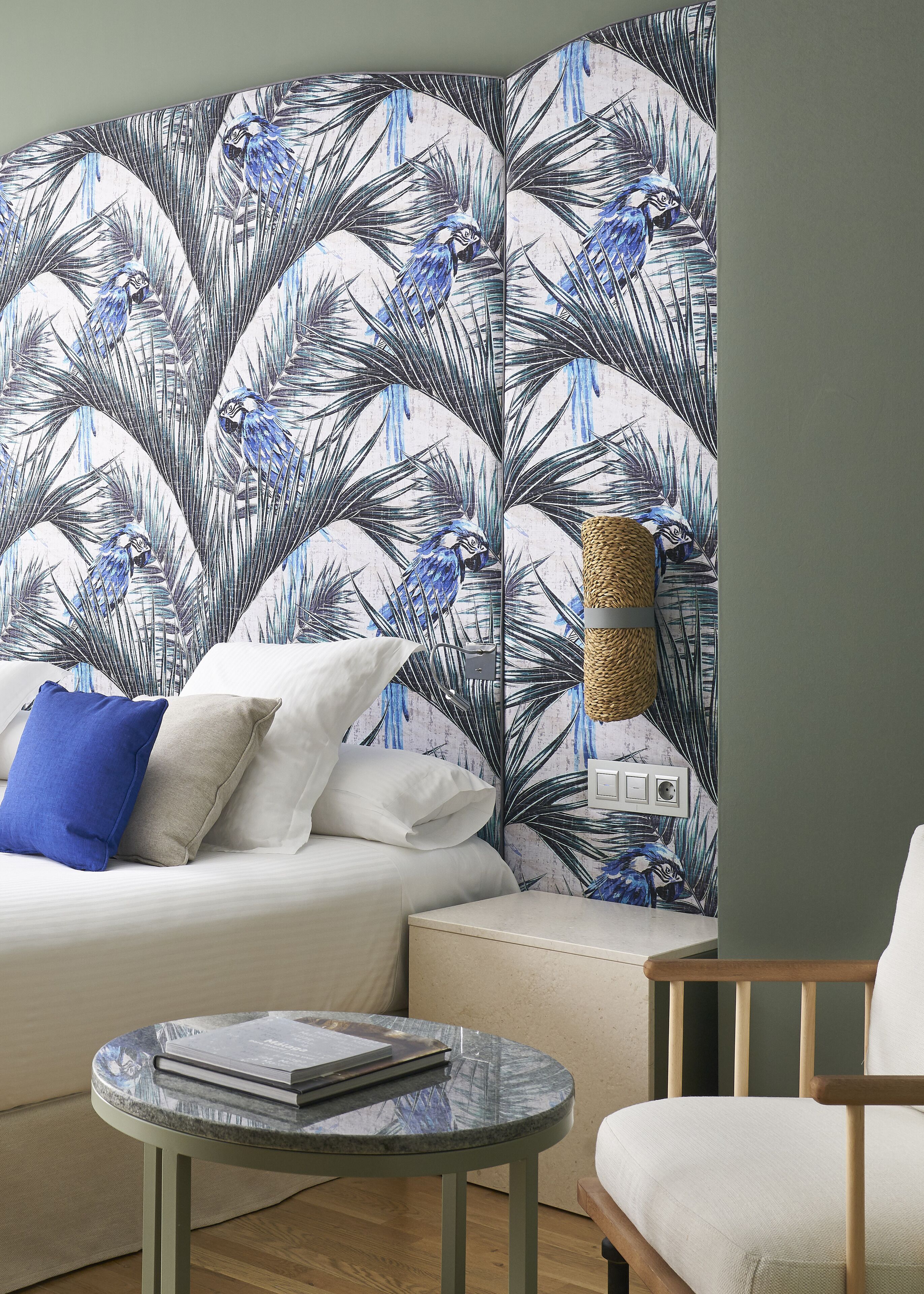 1 bedroom, premium bedding, down duvets, minibar