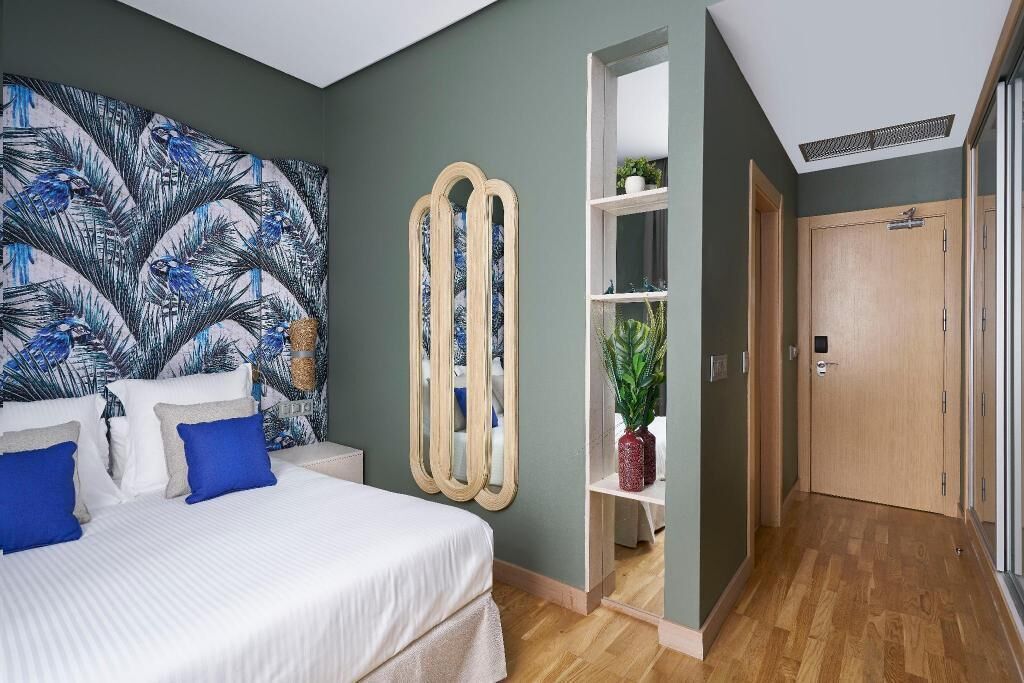 Premium bedding, down duvets, minibar, in-room safe