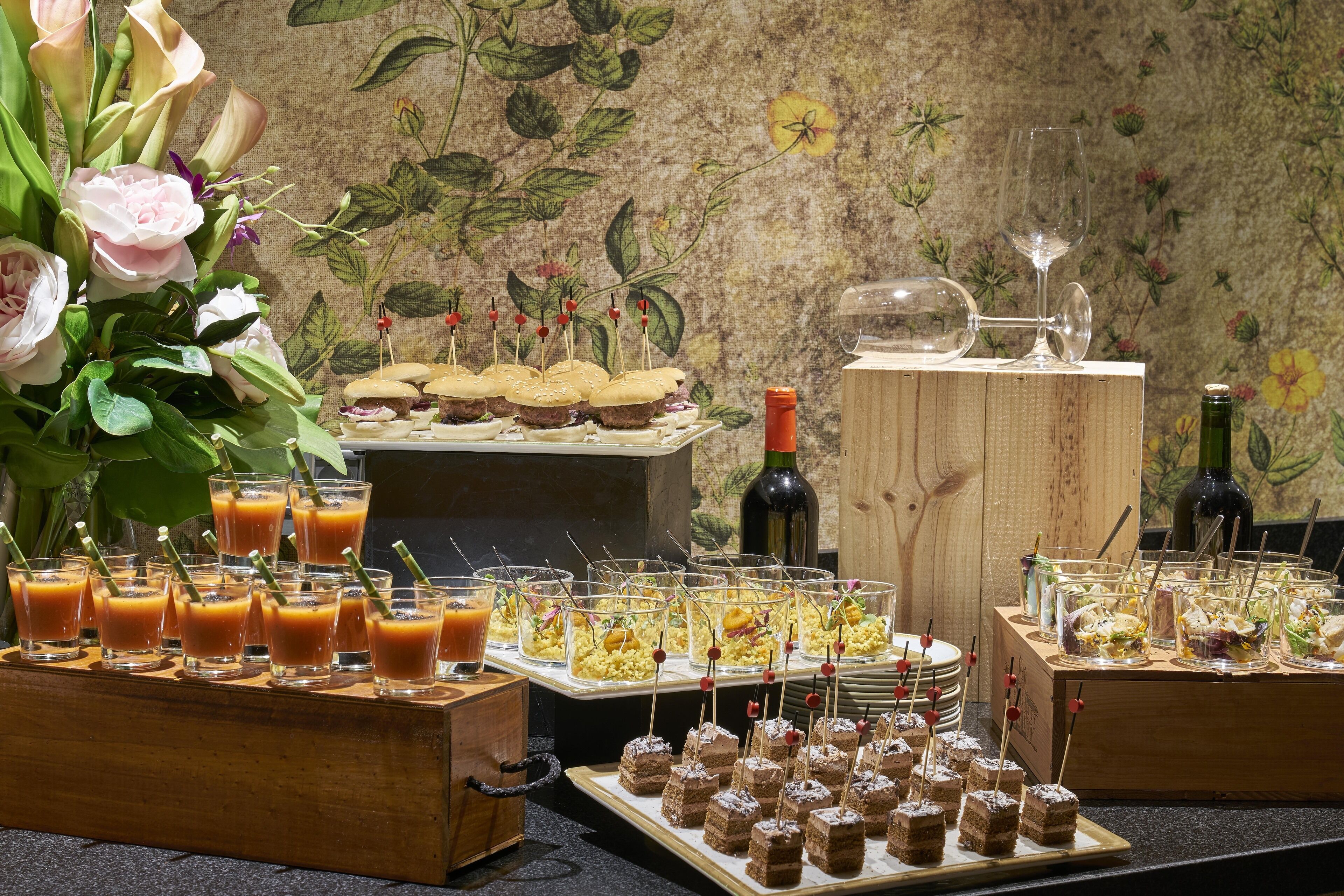 Café da manhã com buffet todos os dias (EUR 27.50 por pessoa) 