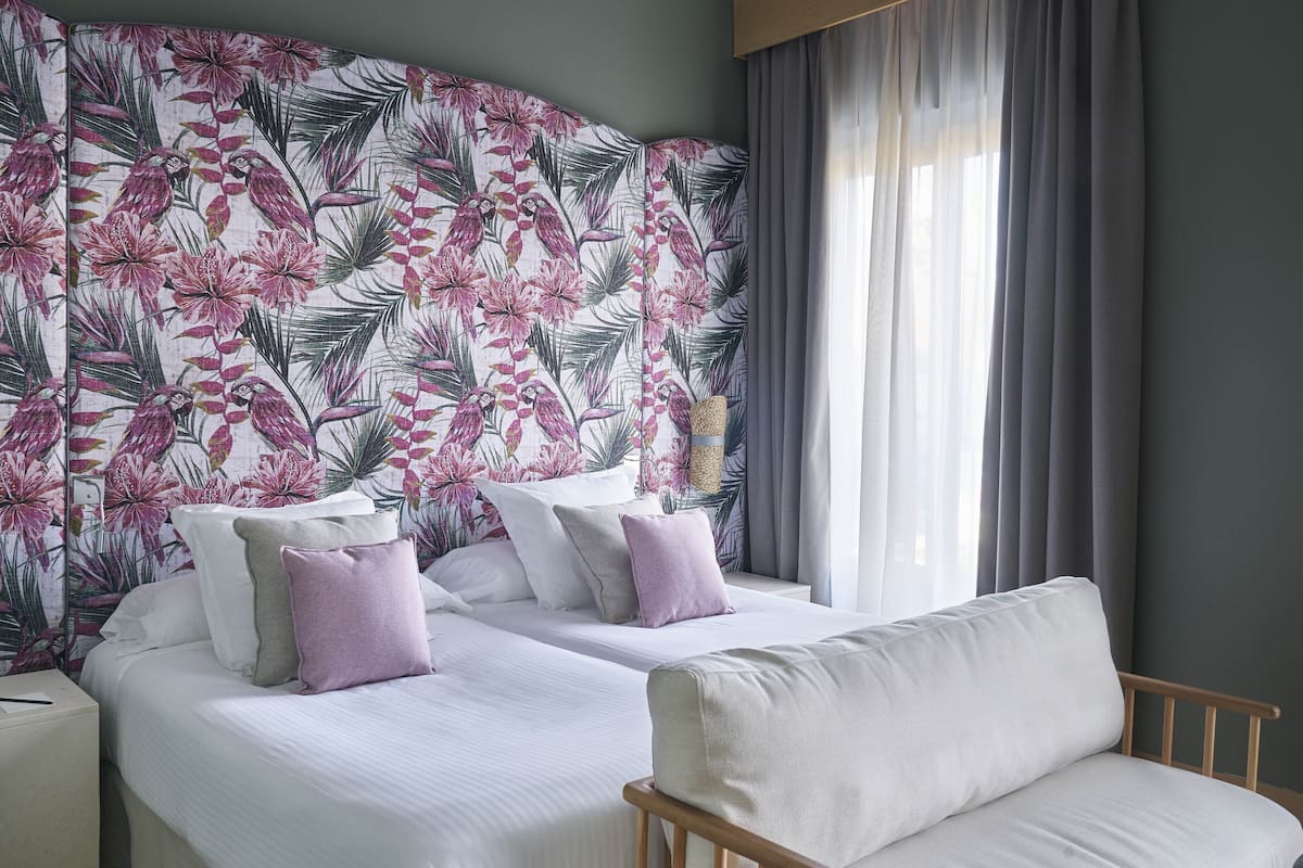 1 bedroom, premium bedding, down comforters, minibar