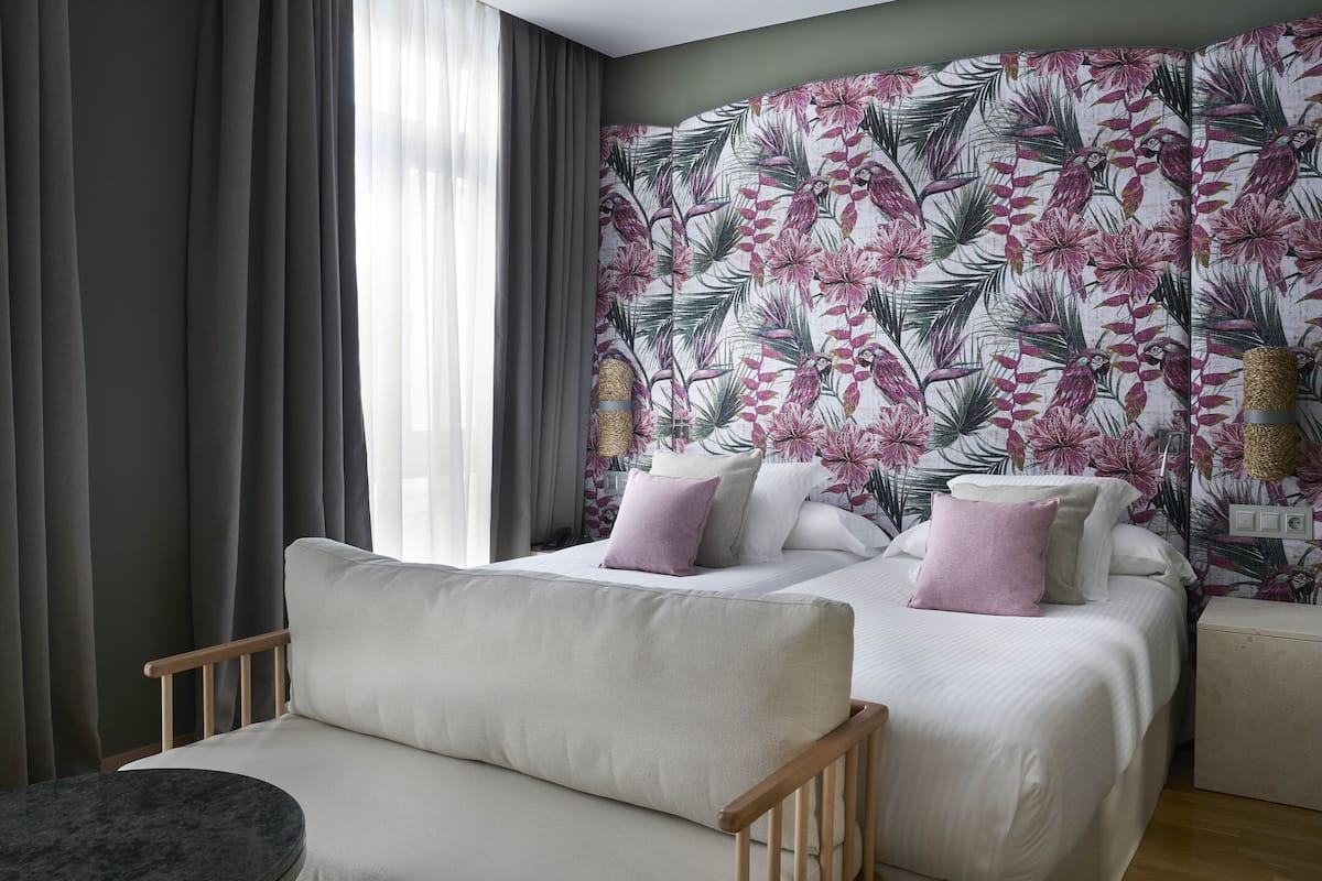 1 bedroom, premium bedding, down comforters, minibar