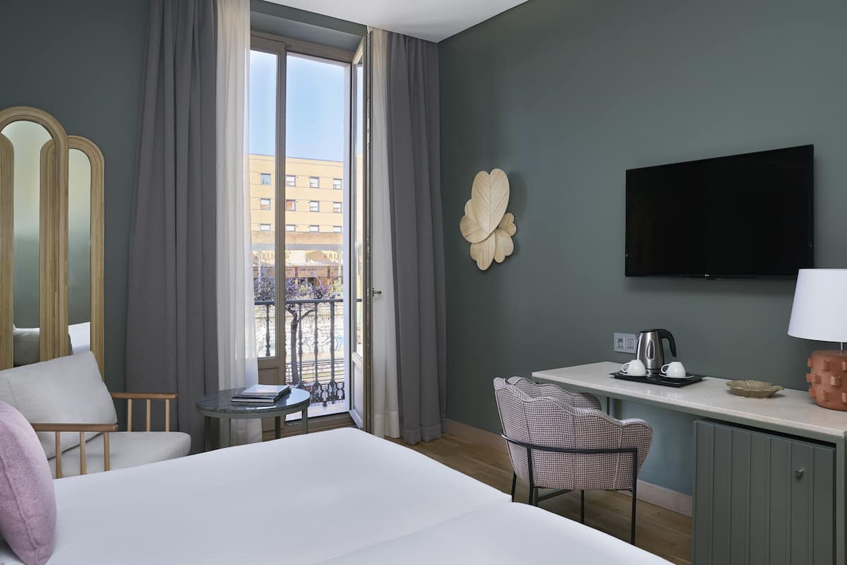 1 bedroom, premium bedding, down comforters, minibar