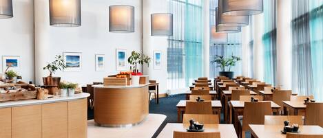 Café da manhã com buffet todos os dias (NOK 249 por pessoa)