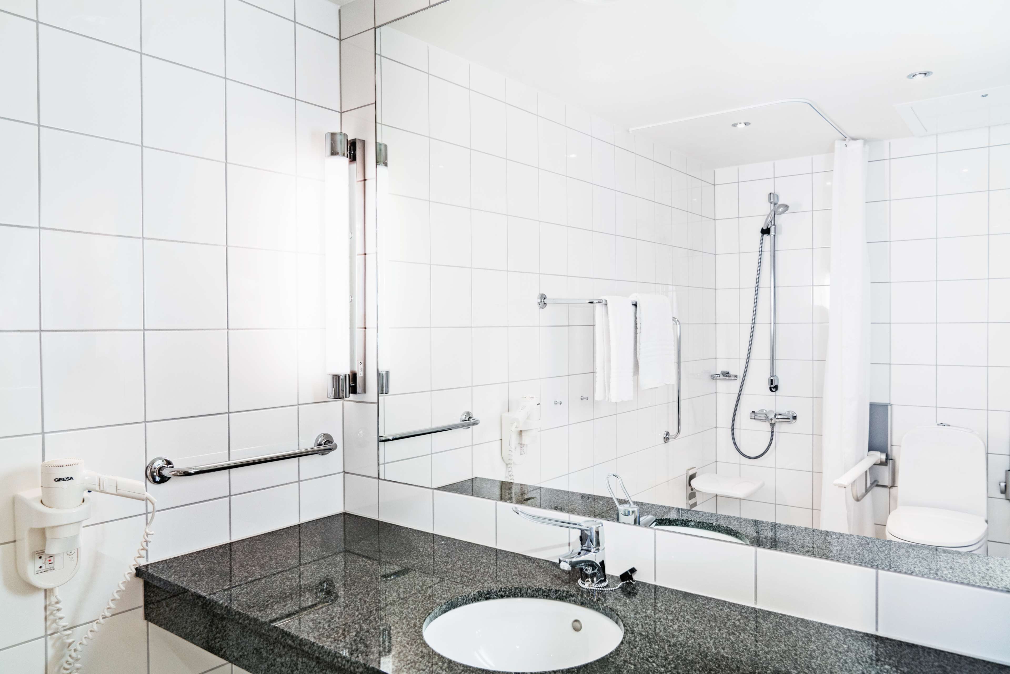 combined shower/bathtub, free toiletries, hair dryer, towels