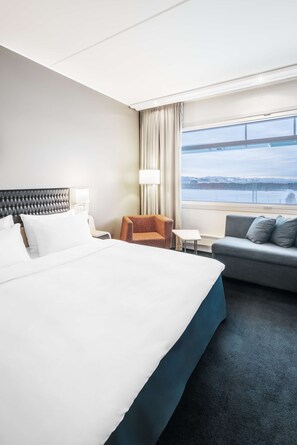Chambre Premium (Fjord & Runway View)