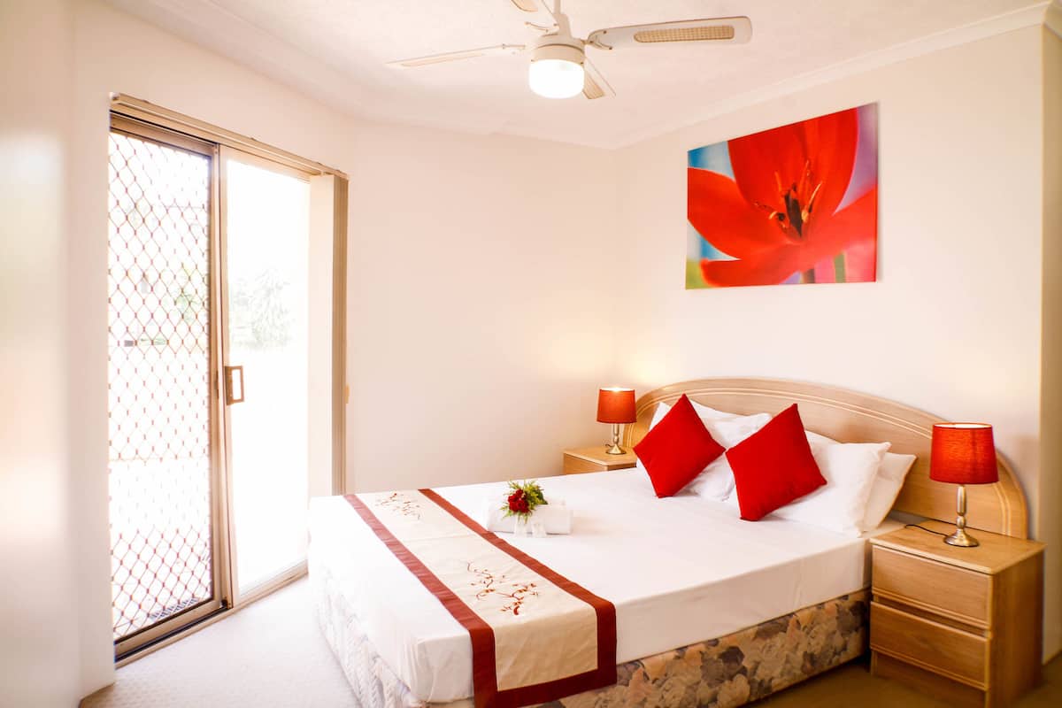 1 Bedroom Apartment | Iron/ironing board, cots/infant beds, rollaway beds, free WiFi