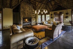 Living room - Tshwene Lodge (Vaalwater)