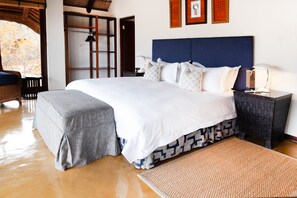 Luksussviitti, 1 makuuhuone, parveke, näköala laaksoon | 1 makuuhuone, ylelliset vuodevaatteet, työpöytä, äänieristys