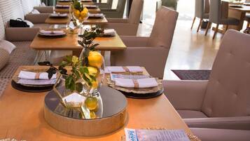 ์์นจ ์์ฌ ๊ณต๊ฐ