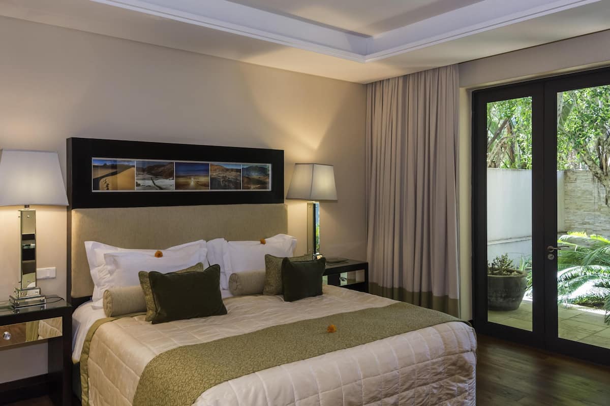 Luxury Suite, 1 Queen Bed with Sofa bed | Hypo-allergenic bedding, minibar, in-room safe, individually decorated