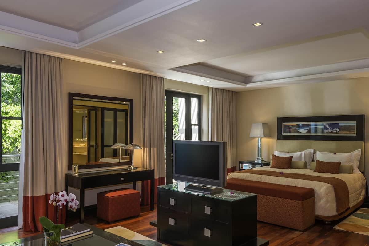 Suíte empresarial, 1 cama de casal | Roupas de cama antialérgicas, frigobar, cofres nos quartos