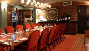 Breakfast, lunch and dinner served - No5 Boutique Art Hotel by Mantis (Gqeberha (Port Elizabeth))