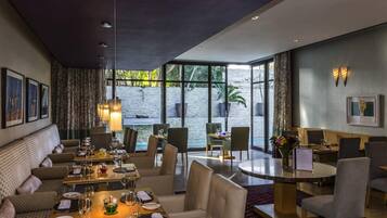 Breakfast, lunch, dinner served; international cuisine