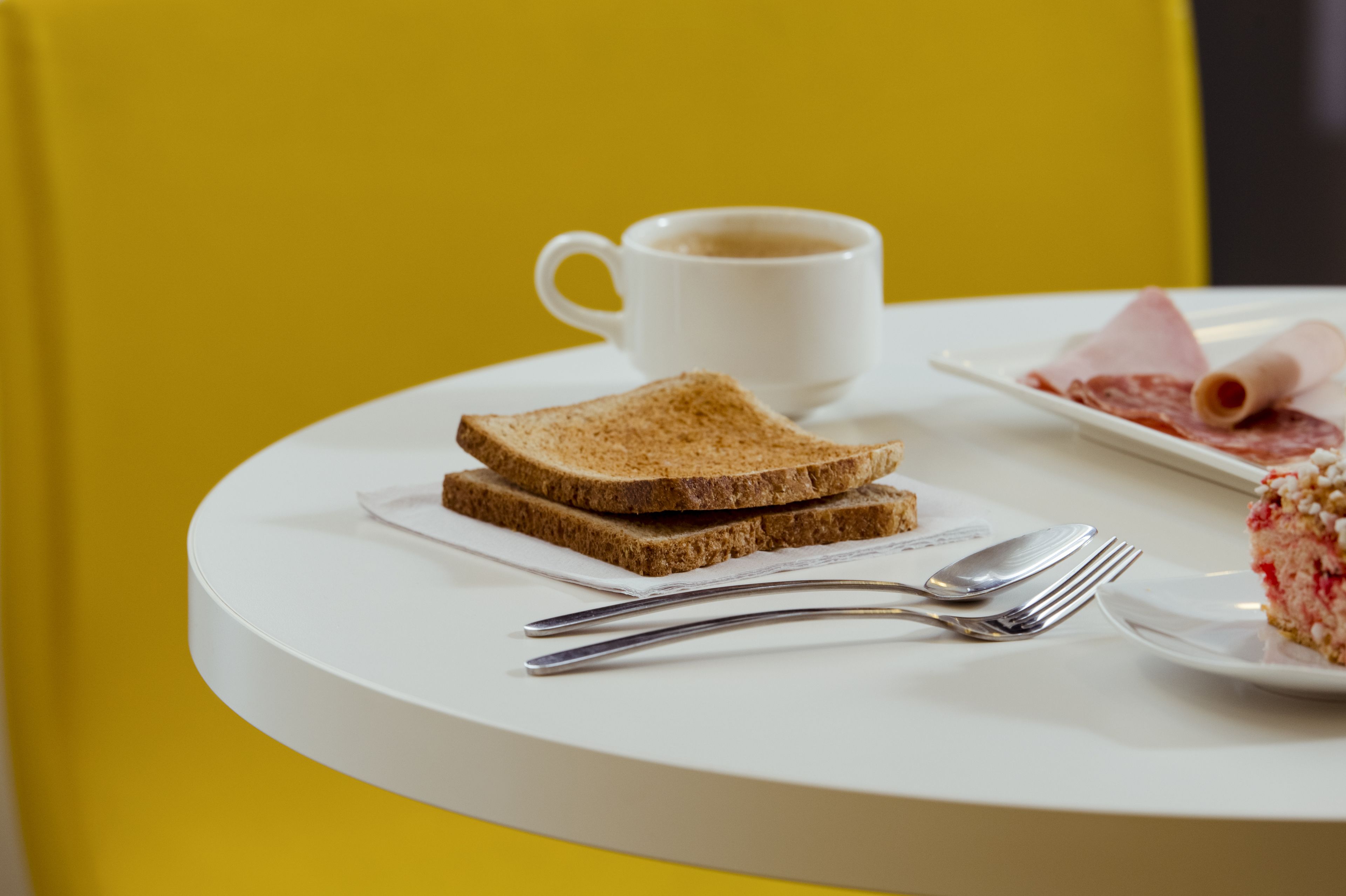 Tägliches Frühstücksbuffet gegen Gebühr