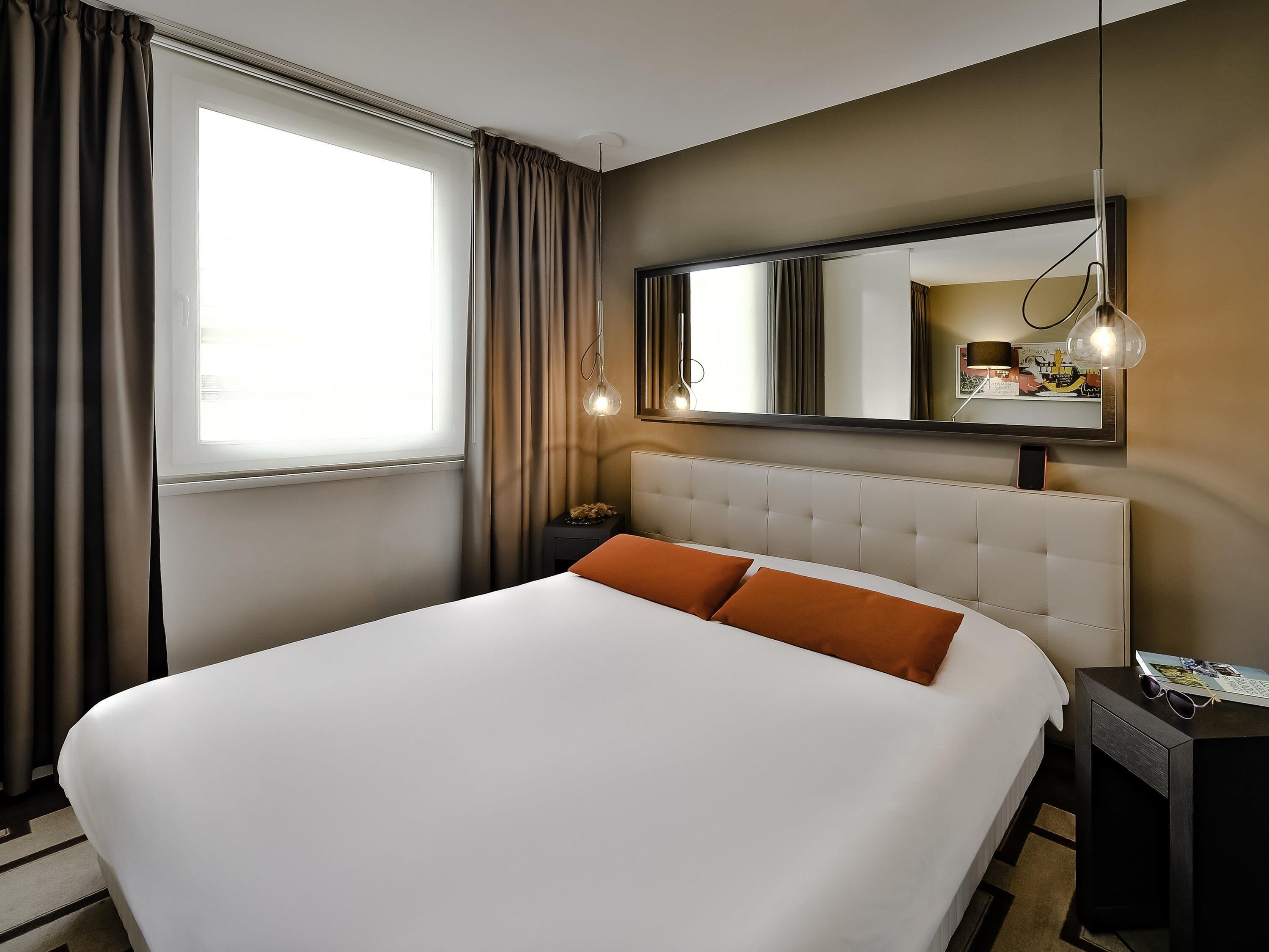 Premium bedding, in-room safe, desk, laptop workspace