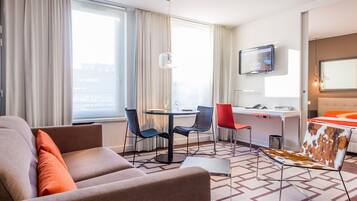 Apartment, 2 Bedrooms (6 people) | Premium bedding, in-room safe, desk, laptop workspace
