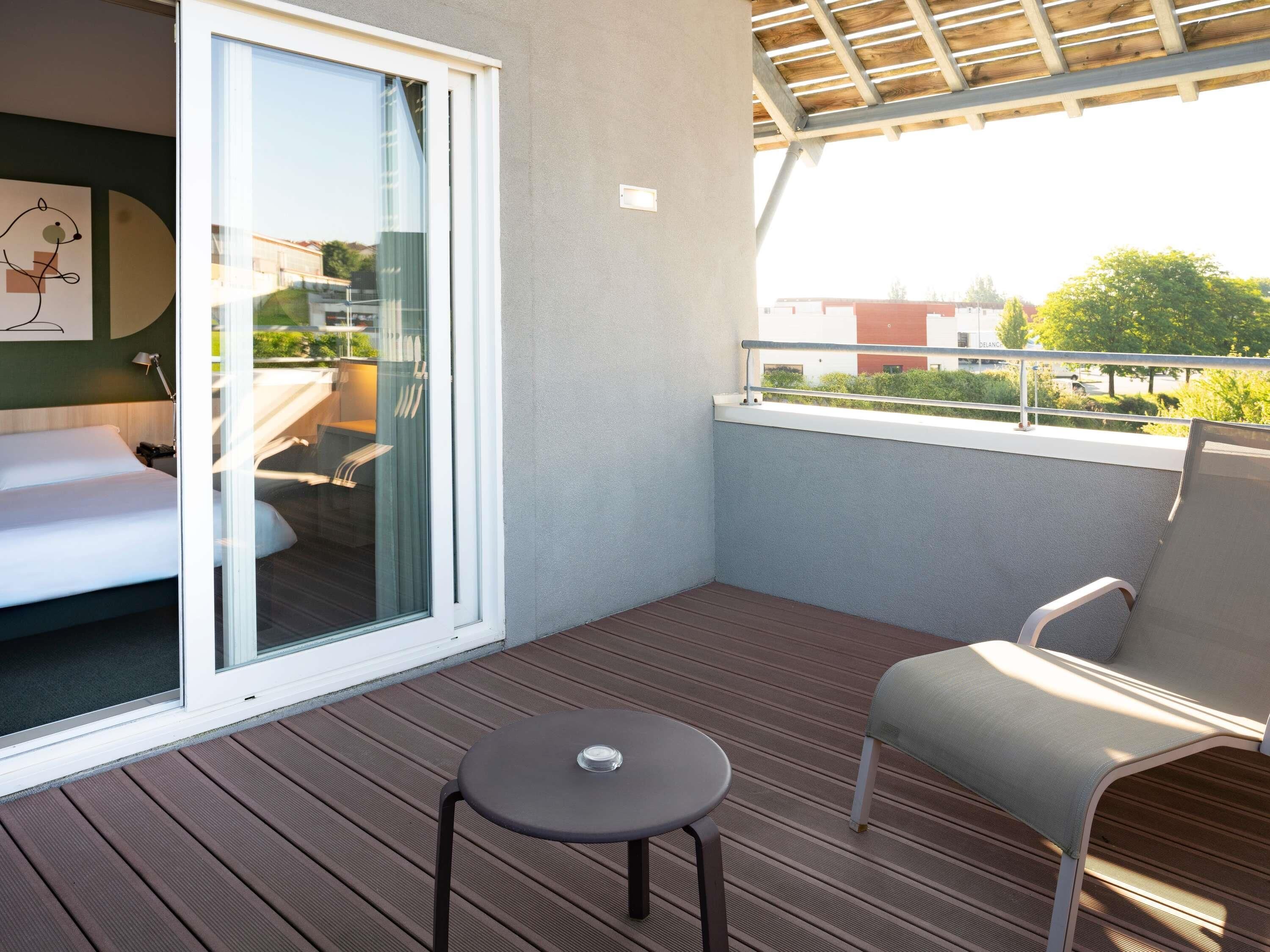 Superior kamer, 1 tweepersoonsbed, terras | Luxe beddengoed, individueel gedecoreerd, individueel gemeubileerd