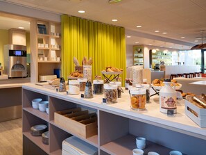 Free daily buffet breakfast - ibis Styles Guéret (Gueret)
