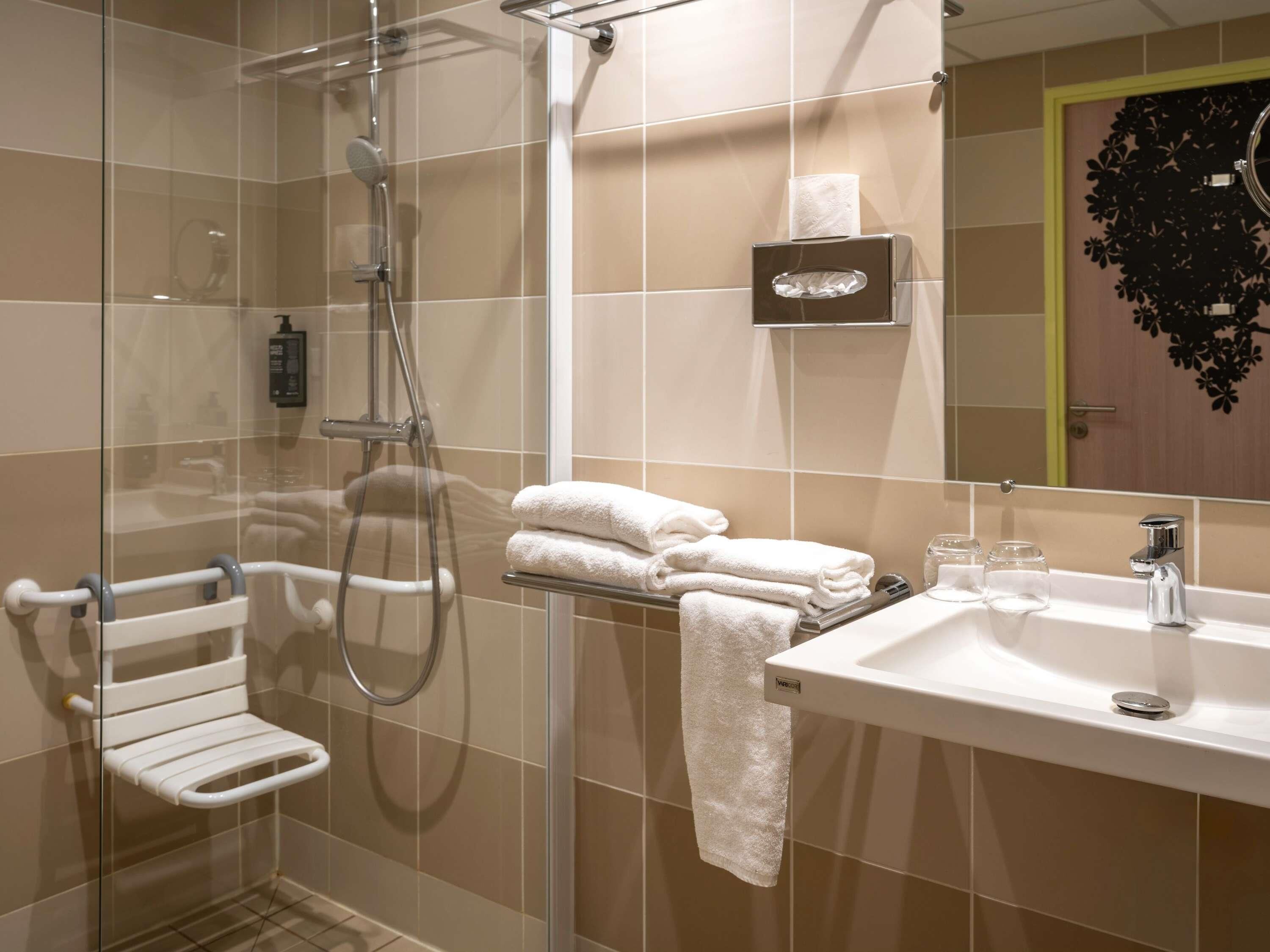 standard room, 1 double bed, accessible | premium bedding, individually decorated, individually furnished, desk